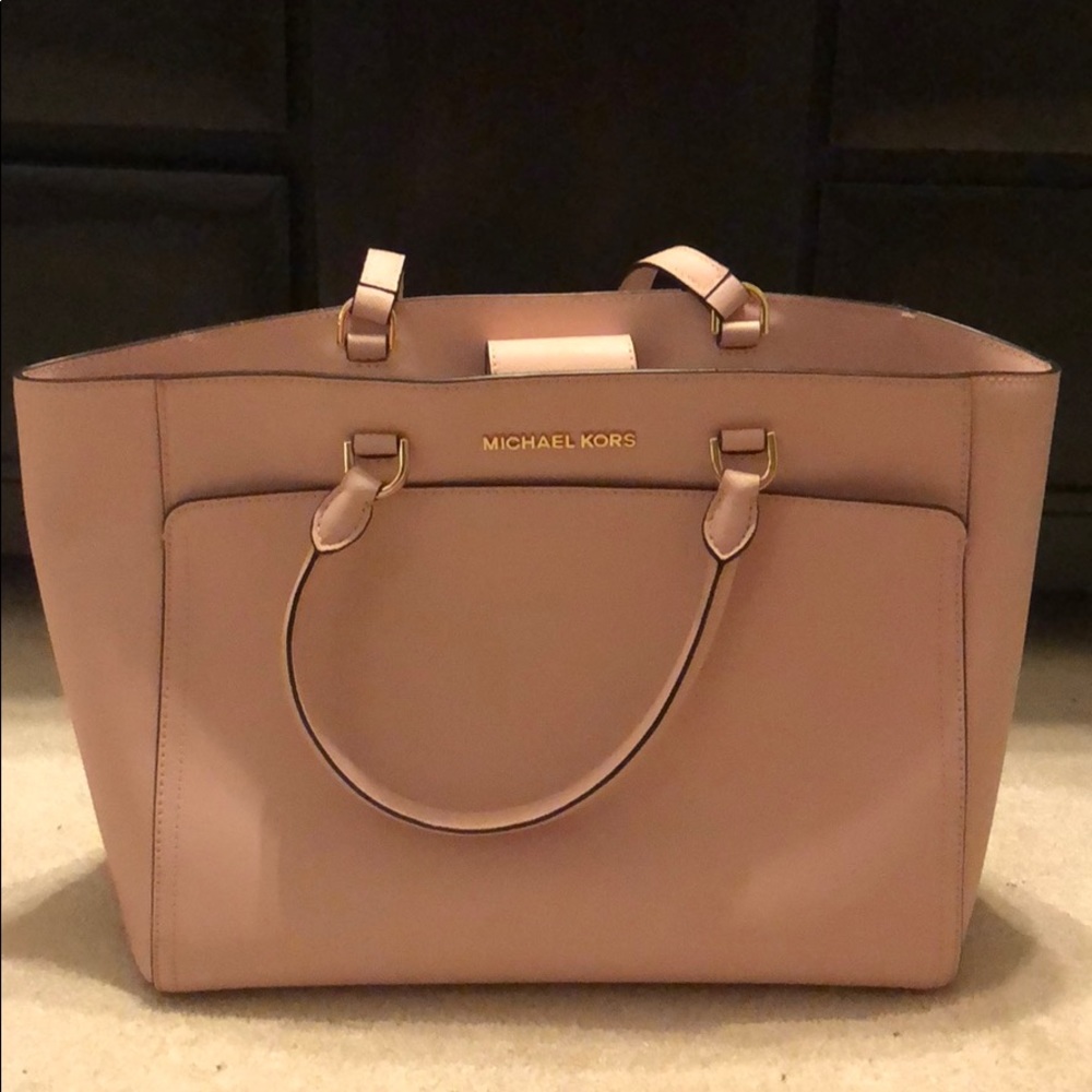 Micheal Kors purse